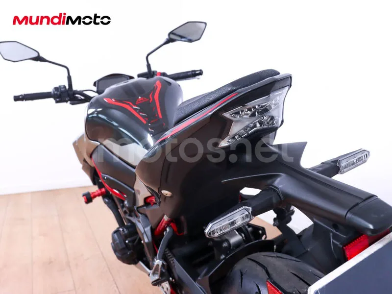 Kawasaki Z900 - Vista 9