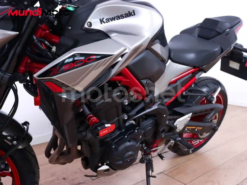 Kawasaki Z900 - Vista 10
