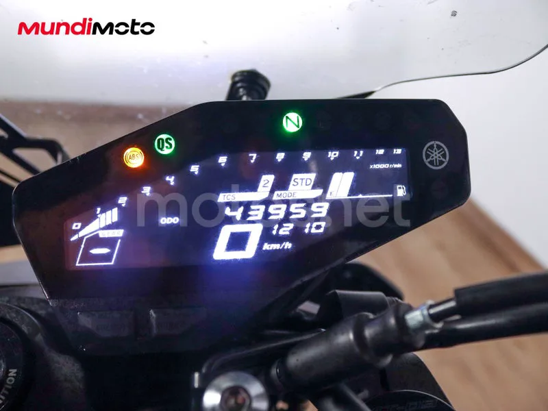 Yamaha MT-09 - Vista 12