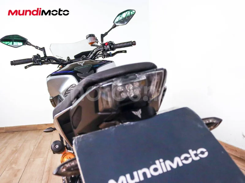 Yamaha MT-09 - Vista 9