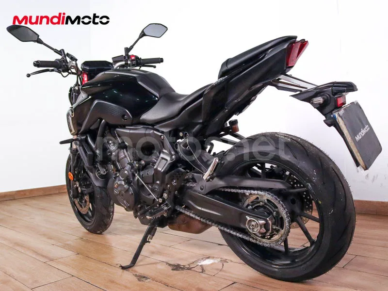 Yamaha MT-07 - Vista 8