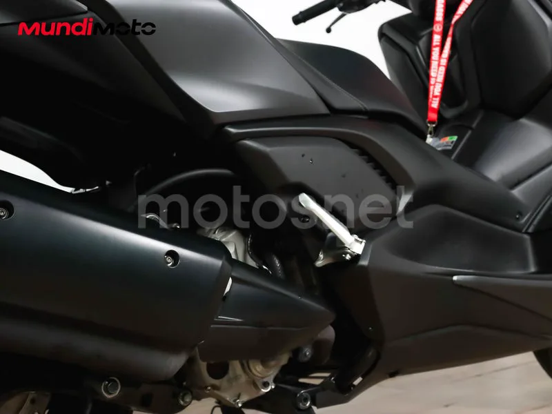 Yamaha XMAX 300 - Vista 4