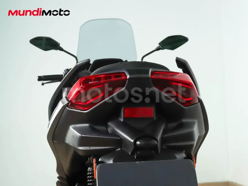 Yamaha XMAX 300 - Vista 9