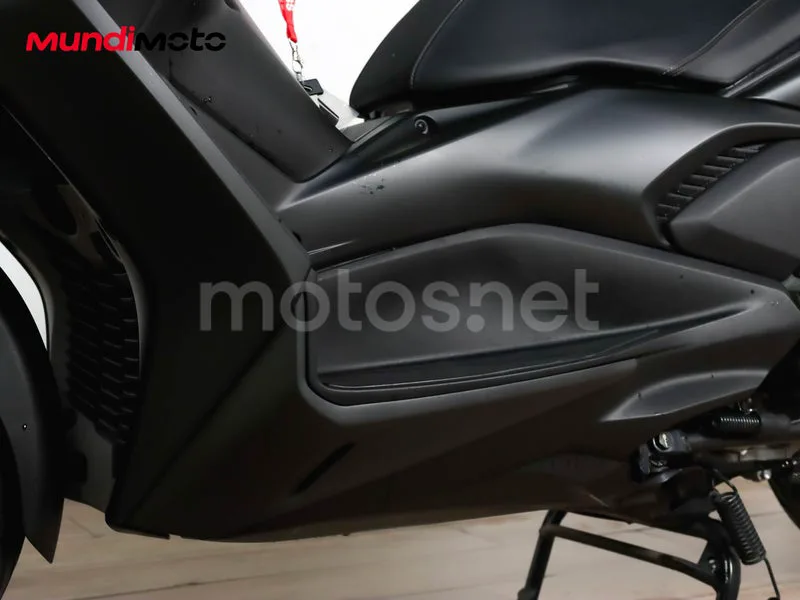 Yamaha XMAX 300 - Vista 10