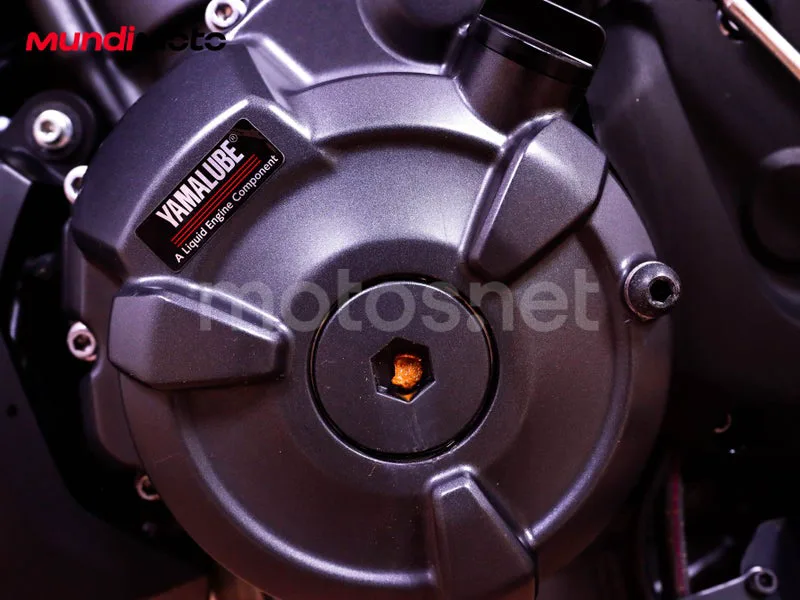 Yamaha MT-07 - Vista 16