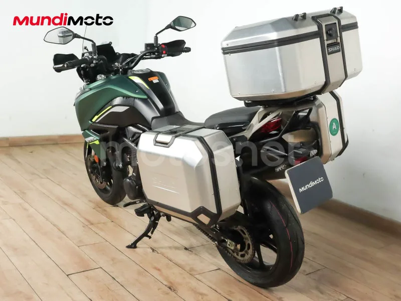Benelli TRK 702 - Vista 8