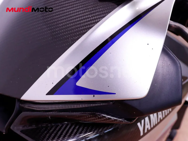 Yamaha YZF-R1 - Vista 24
