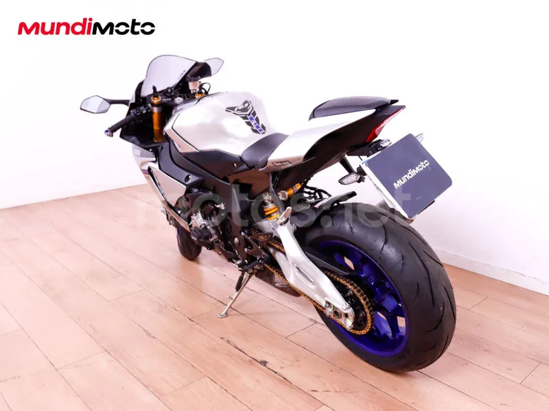 Yamaha YZF-R1 - Vista 8