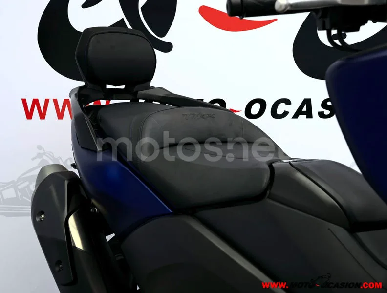 Yamaha TMAX - Vista 11