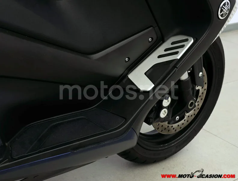 Yamaha TMAX - Vista 5