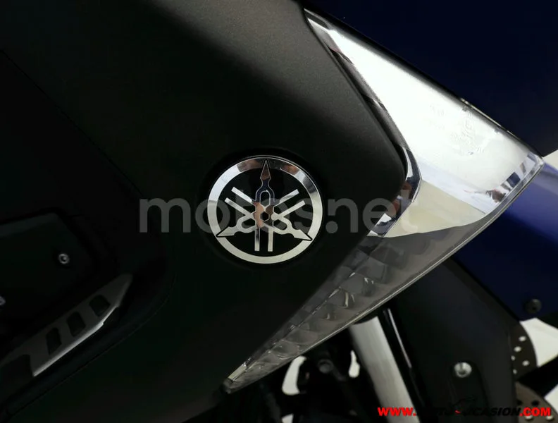 Yamaha TMAX - Vista 9