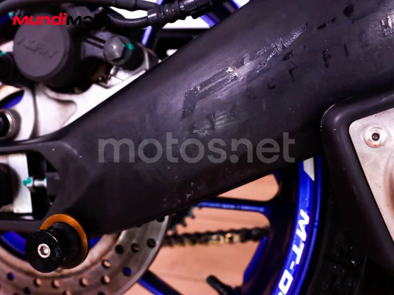 Yamaha MT-09 - Vista 15