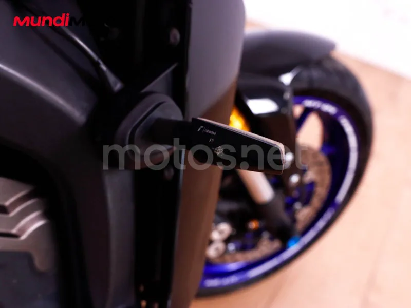 Yamaha MT-09 - Vista 16
