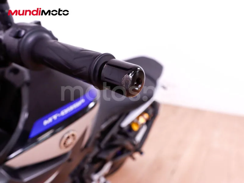 Yamaha MT-09 - Vista 18