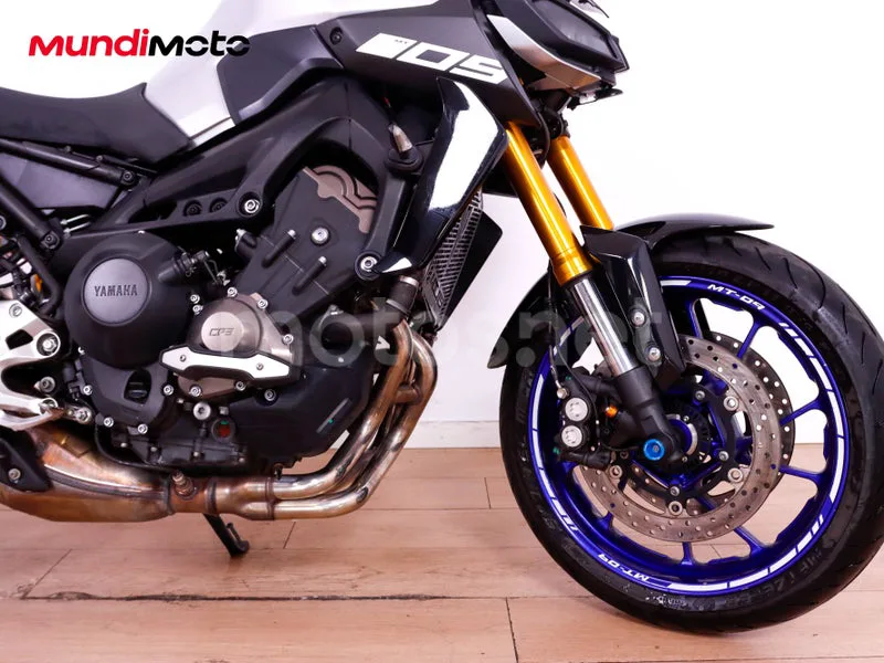 Yamaha MT-09 - Vista 22