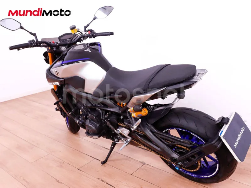 Yamaha MT-09 - Vista 8