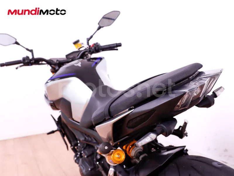 Yamaha MT-09 - Vista 9