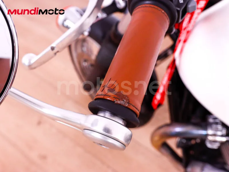 Triumph Thruxton - Vista 22