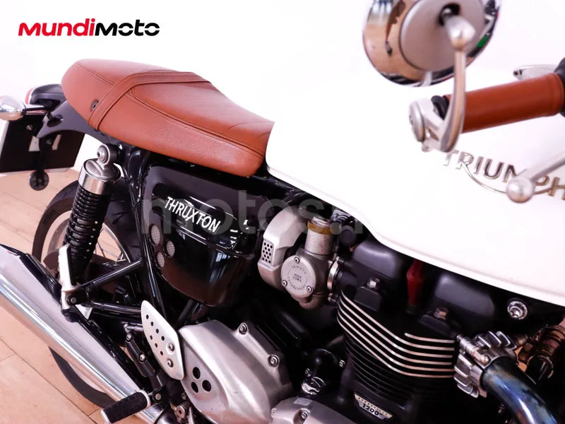 Triumph Thruxton - Vista 37