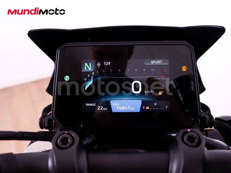 Yamaha MT-09 - Vista 12