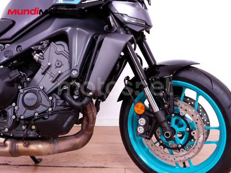 Yamaha MT-09 - Vista 17