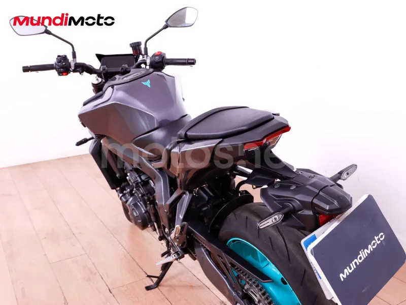 Yamaha MT-09 - Vista 9