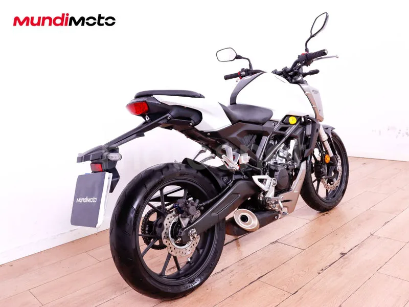 Honda CB125R - Vista 3