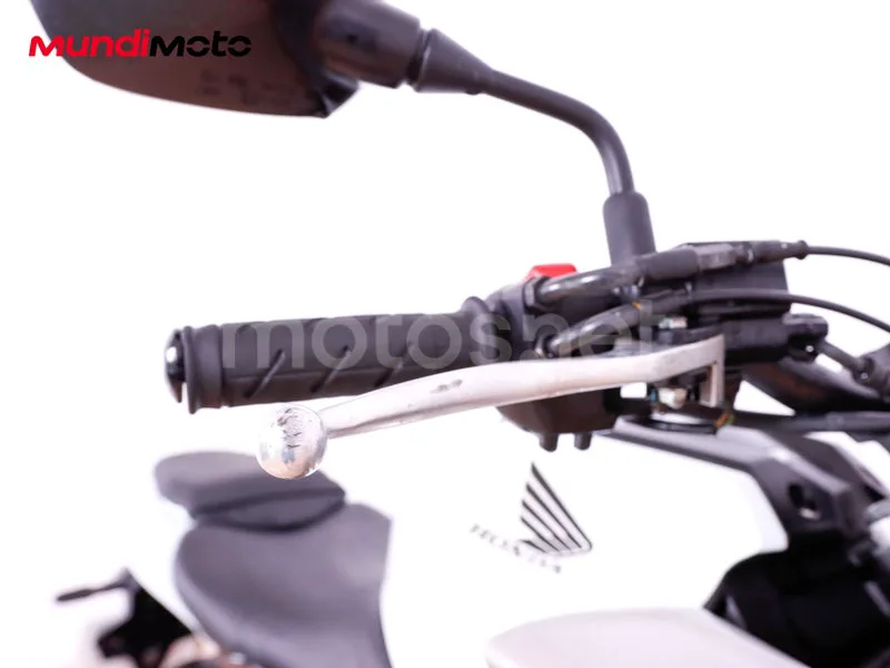 Honda CB125R - Vista 22