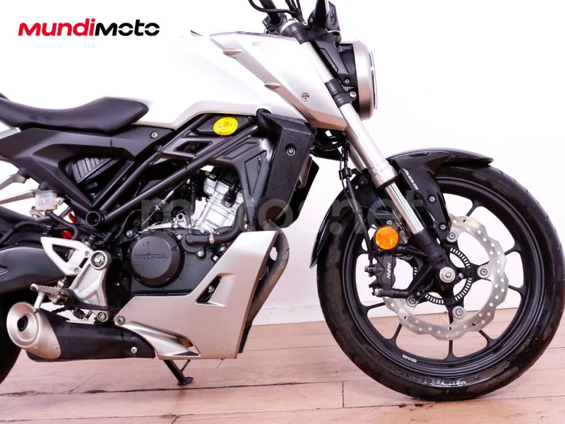 Honda CB125R - Vista 30