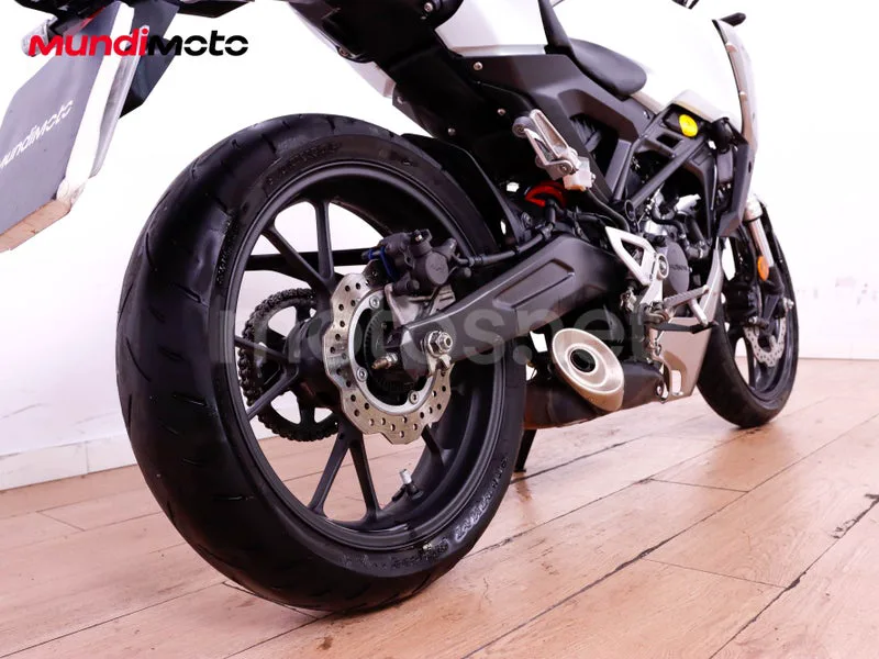 Honda CB125R - Vista 4