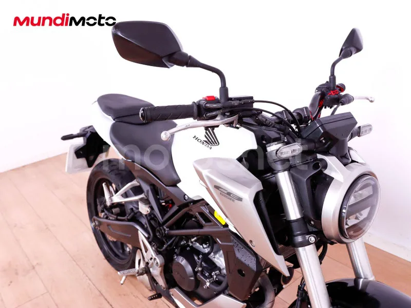 Honda CB125R - Vista 31