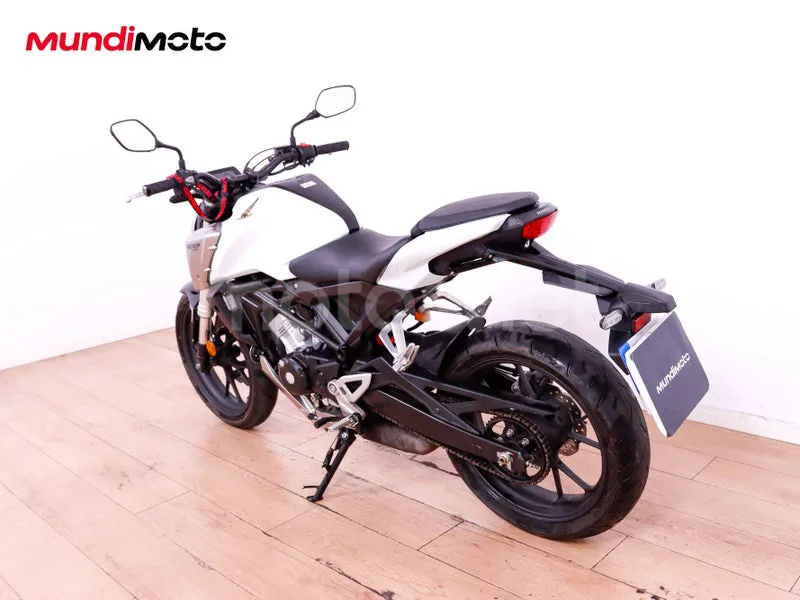 Honda CB125R - Vista 8