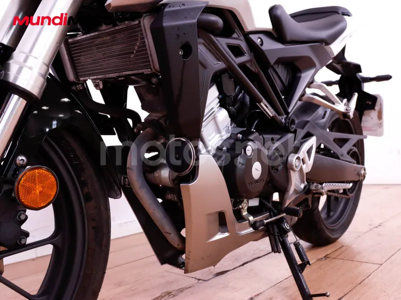 Honda CB125R - Vista 10