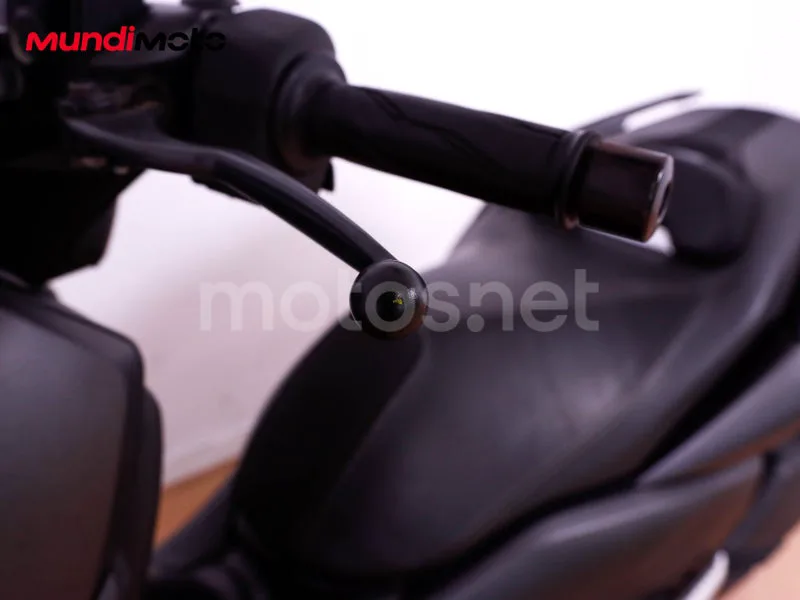 Yamaha XMAX 300 - Vista 20