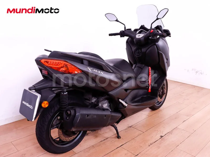 Yamaha XMAX 300 - Vista 3