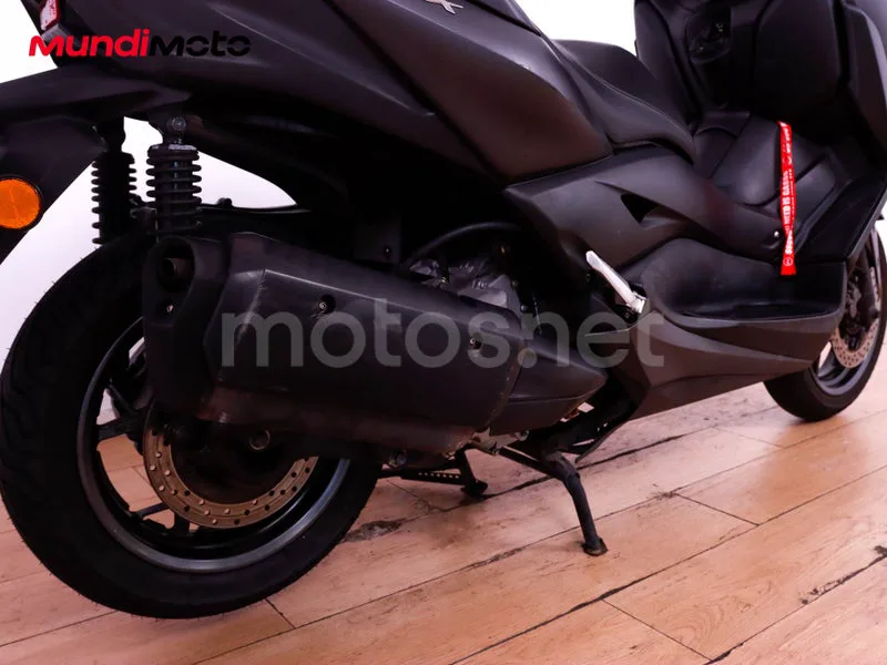 Yamaha XMAX 300 - Vista 4