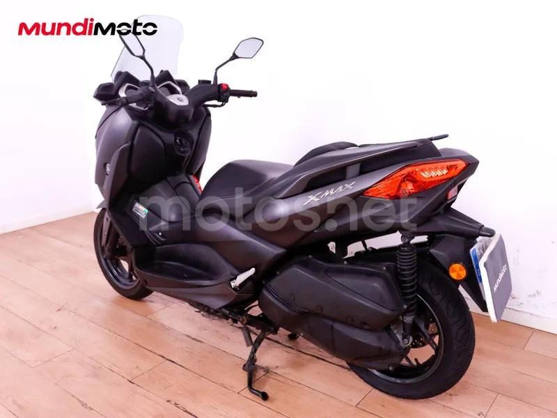 Yamaha XMAX 300 - Vista 8