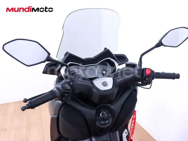 Yamaha TMAX - Vista 11