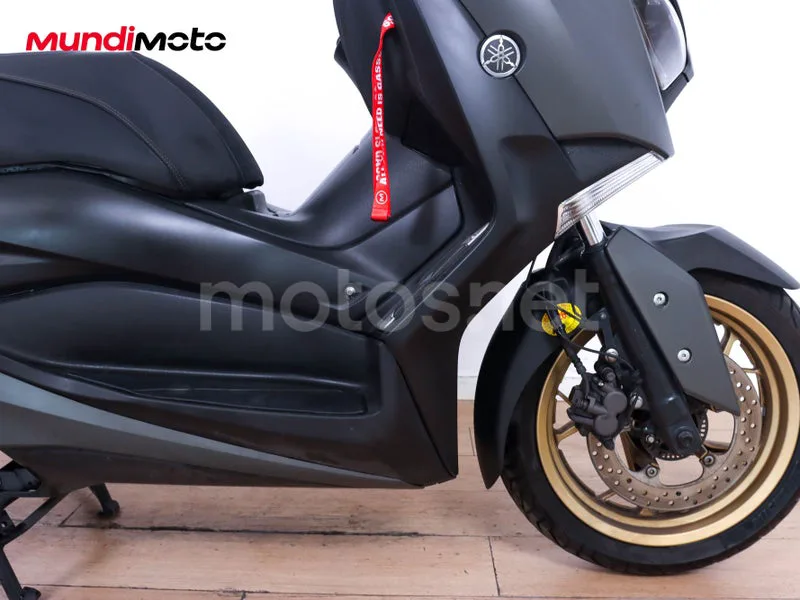 Yamaha TMAX - Vista 14