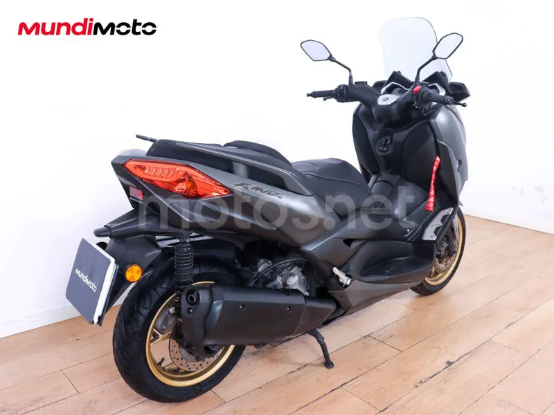 Yamaha TMAX - Vista 3