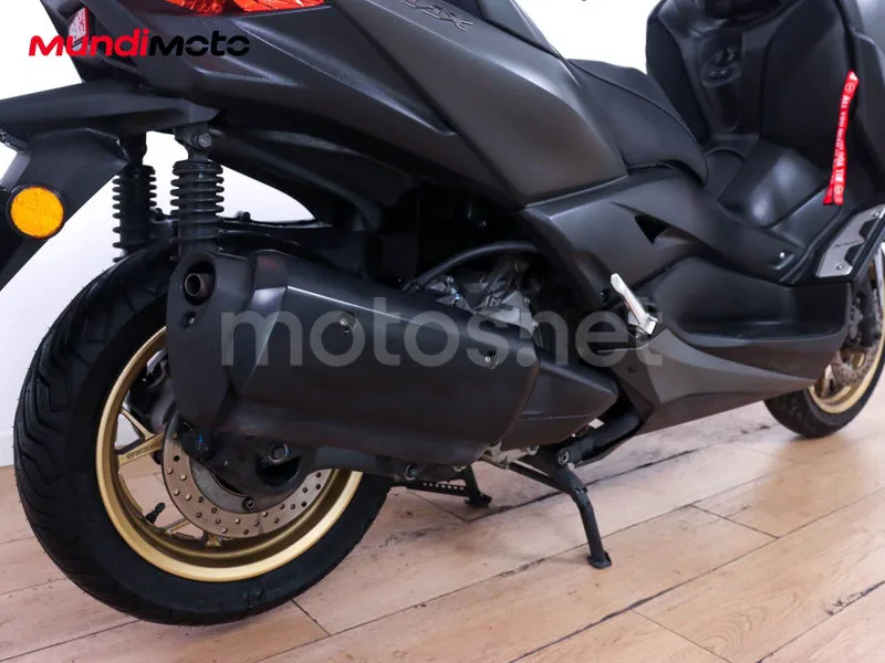 Yamaha TMAX - Vista 4