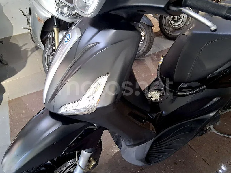 Piaggio Beverly 300 - Vista 11