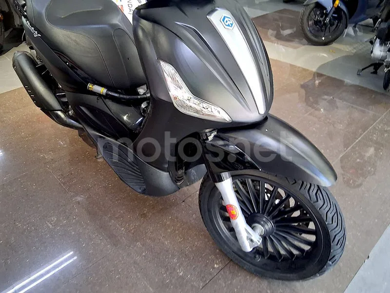 Piaggio Beverly 300 - Vista 12