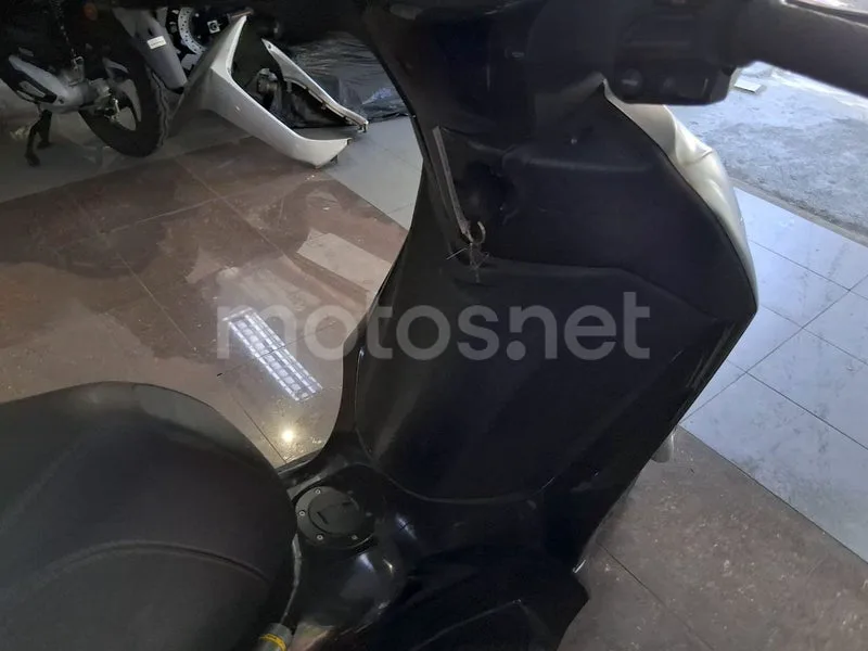 Piaggio Beverly 300 - Vista 13