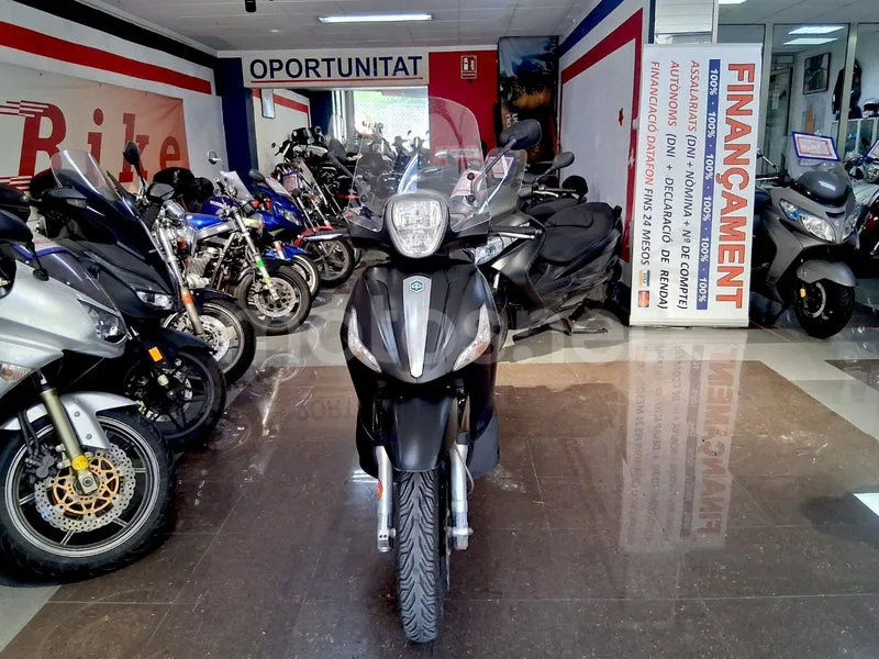 Piaggio Beverly 300 - Vista 4
