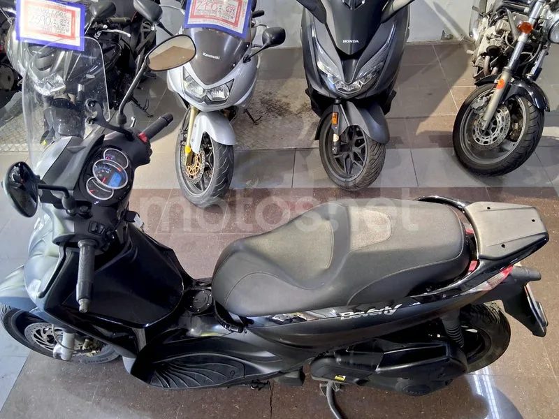 Piaggio Beverly 300 - Vista 10