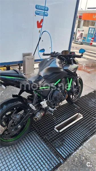 Kawasaki Z650 - Vista 3