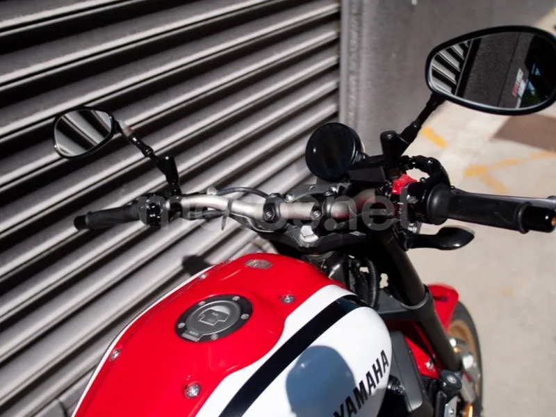 Yamaha XSR900 - Vista 11