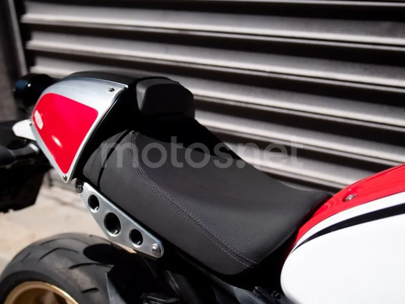 Yamaha XSR900 - Vista 12