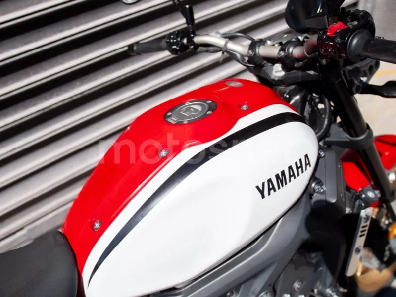 Yamaha XSR900 - Vista 13